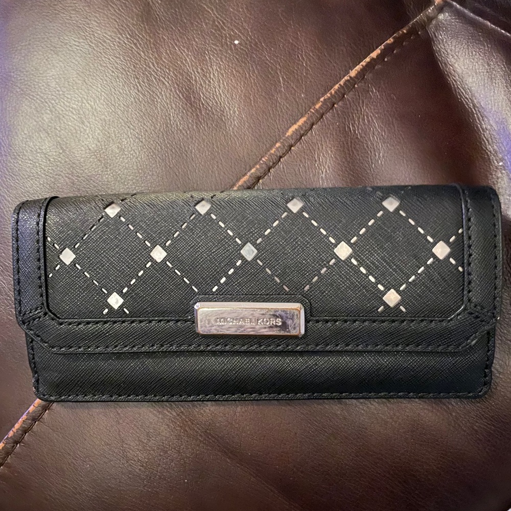 Silver and black wallet